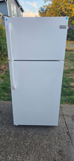 Frigidaire Fridge Size 28w 30d 66h) I Can Help You With Free Delivery Within 10 miles distance