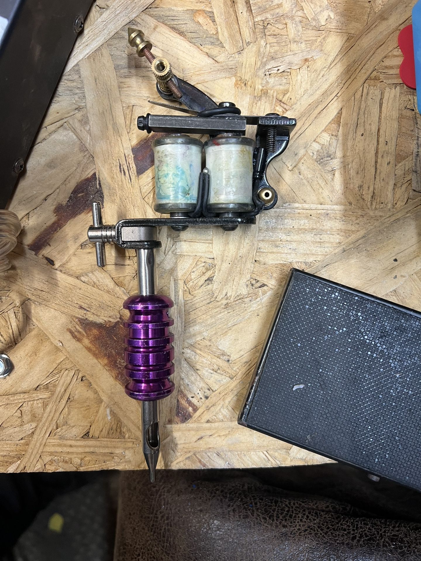 Tattoo Guns And Foot Pedal And Power Supply