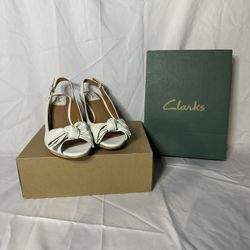 Clarks Bendables White Leather Fiddle Bow Wedge - Women's 7.5