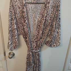 L/XL Womens Robe(new)