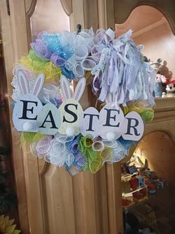 Beautiful Handmade Easter Wreath 🐣. 