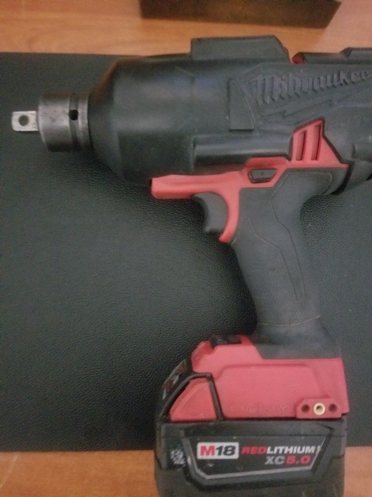 Milwaukee M18 Fuel 3/4 One Key Impact wrench Drill With 5.0 Battery and Protective Boots