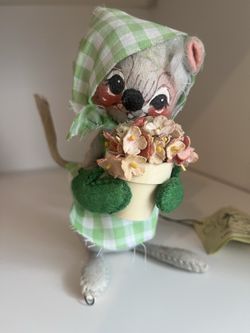 Vintage 1965 Annalee Mouse Holding Bucket of Flowers with Orginal Tag Attached