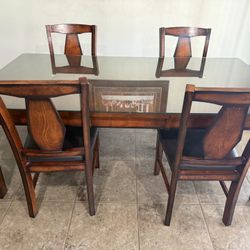 Dining Table & Chairs 