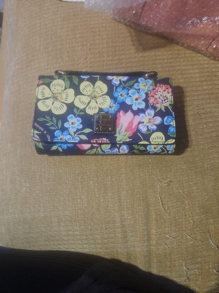DOONEY & BOURKE FLORAL PRINT CROSSBODY CLUTCH/WALLET