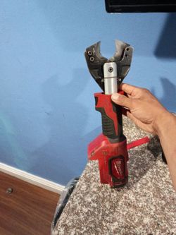 Milwaukee cable cutter