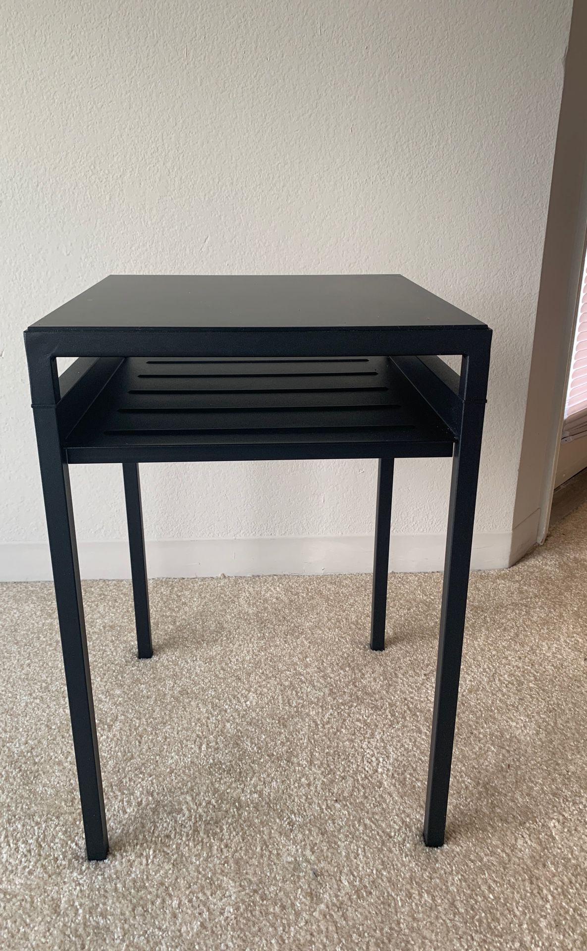 Side table black