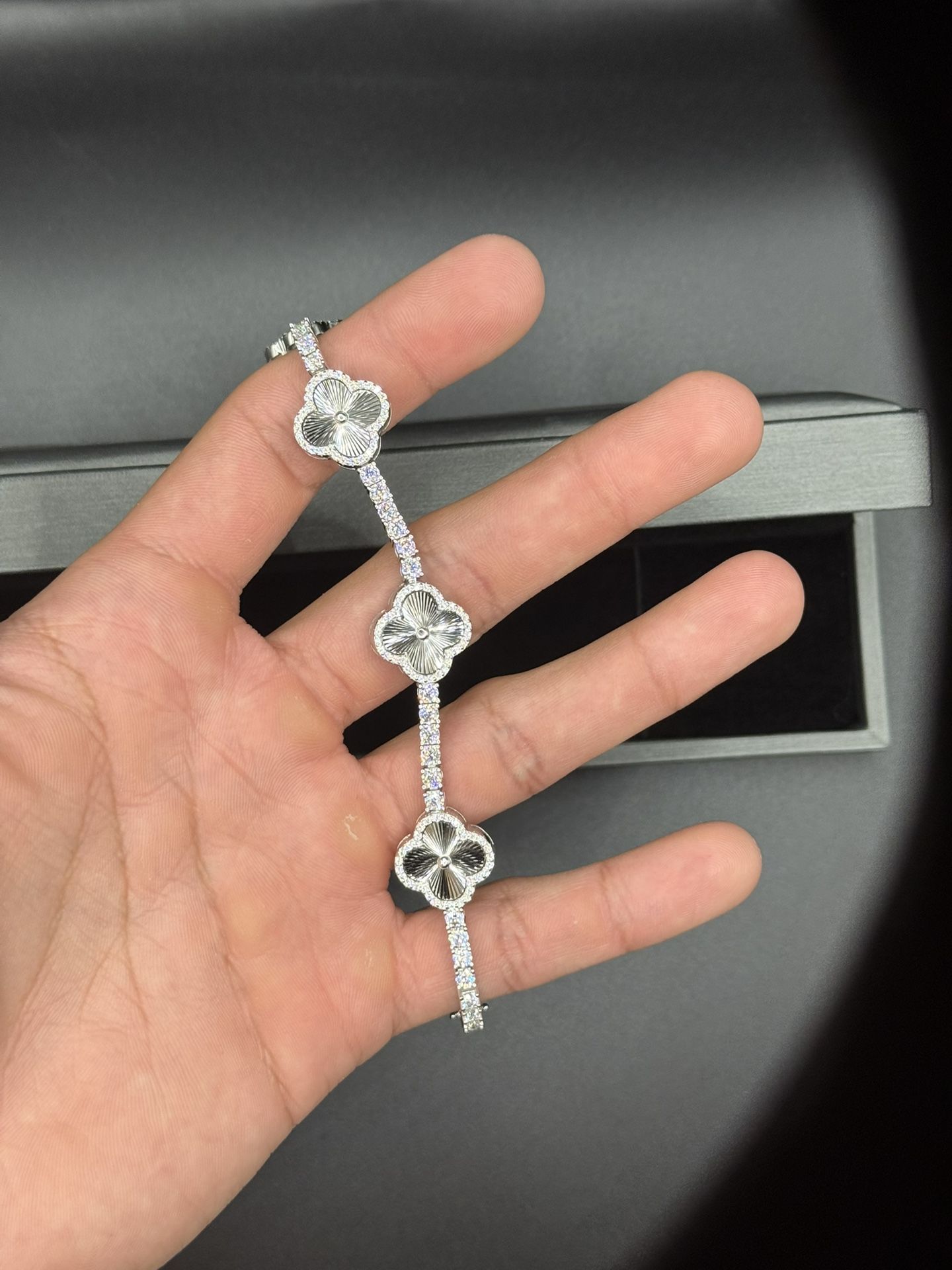 Vs1 Flower Set Lab Diamond Bracelet