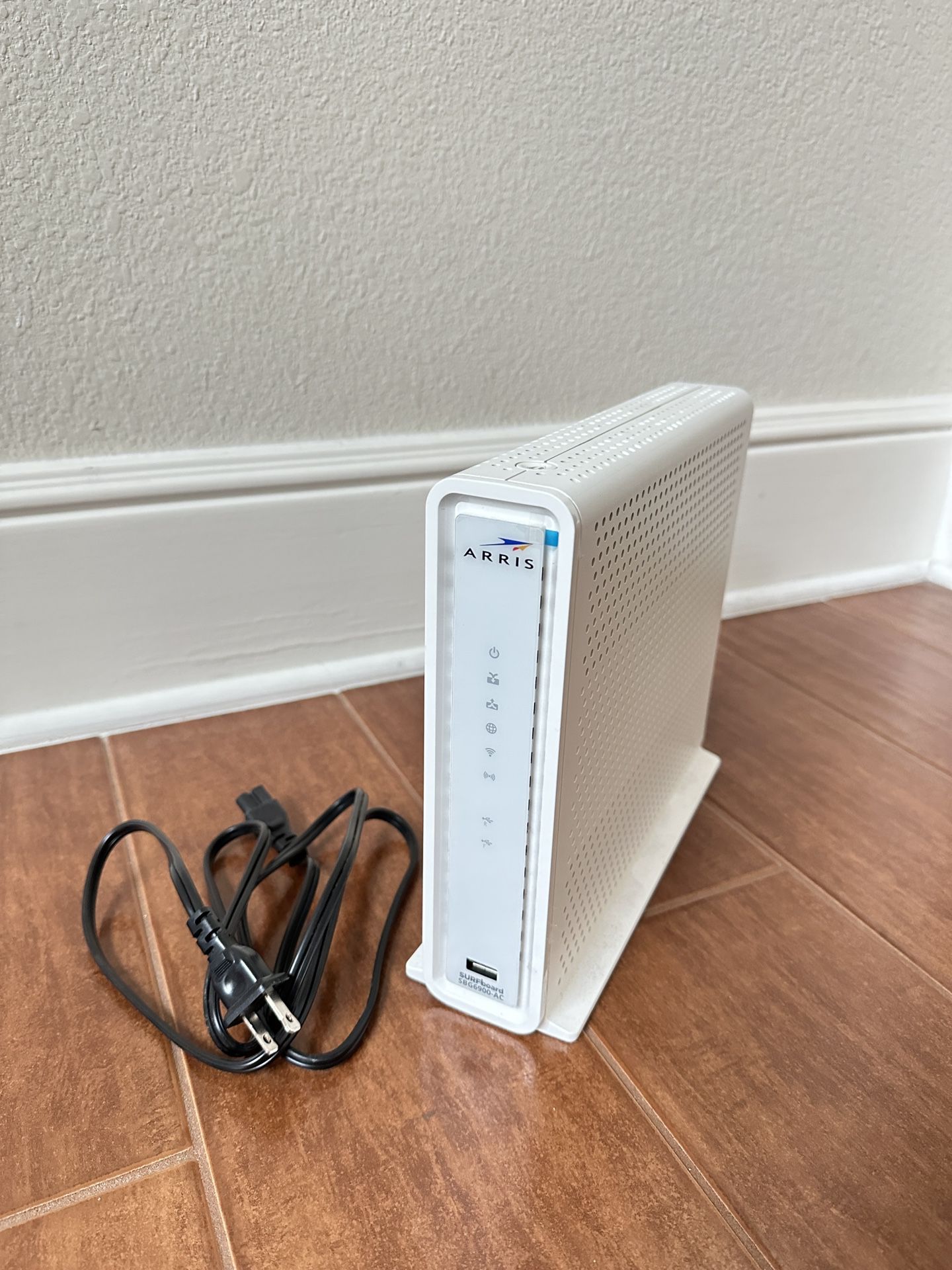*Like New* Arris Surfboard SBG6900AC Modem Router Combo - Spectrum And Other Internet Provider Approved 