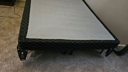 Queen boxspring - Pickup only - 40$