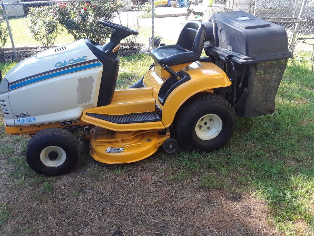 HDS 2155 MULCHER CUB CADET LAWN TRACTOR