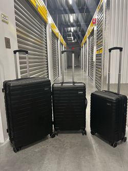 3-Piece Black Hardshell Spinner Luggage Set – Carry-On, Medium & Large
