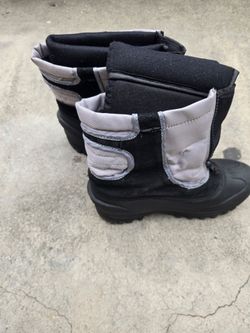 Itasca snow Stomper, gray and black boots