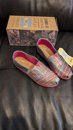 Toms Pink Glitter Stripes Youth Slip-On Shoes (youth size 2.5)