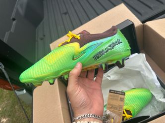 Travis Scott Cleats