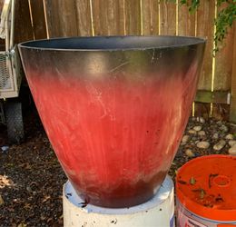 Red/black plant pot