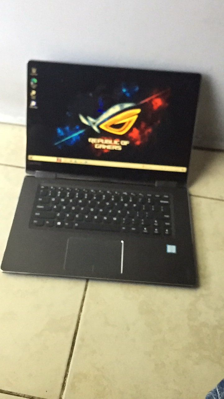 15.6” Lenovo Yoga 2-1 Touchscreen i5 Processor 128gb SSD 8gb Ram Come With Charger Good Condition window 10