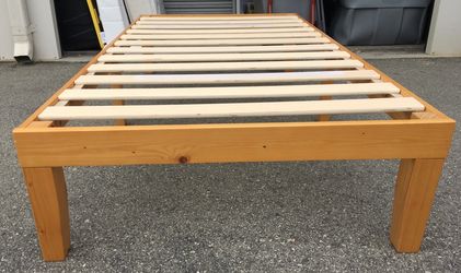 ****Twin Platform Bed Frame ****