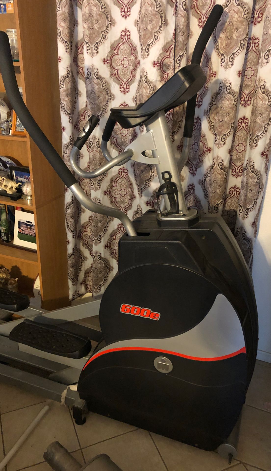 Ironman 600e elliptical machine for Sale in Dallas, TX OfferUp