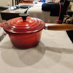 Le Creuset Casserole with wooden handle #18, 7 inch, Red, rarely used, almost new,  