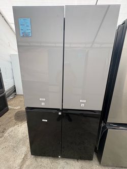 SamsungBespoke Refrigerator With Beverage Center In Charcoal And Grey Glass