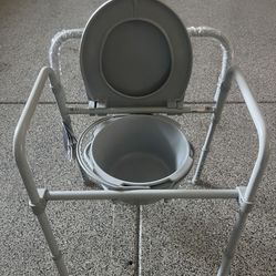 ADULT COMMODE NEW MAX WEIGH 350 POUNDS