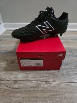 Soccer Shoes 91/2 Wide for men