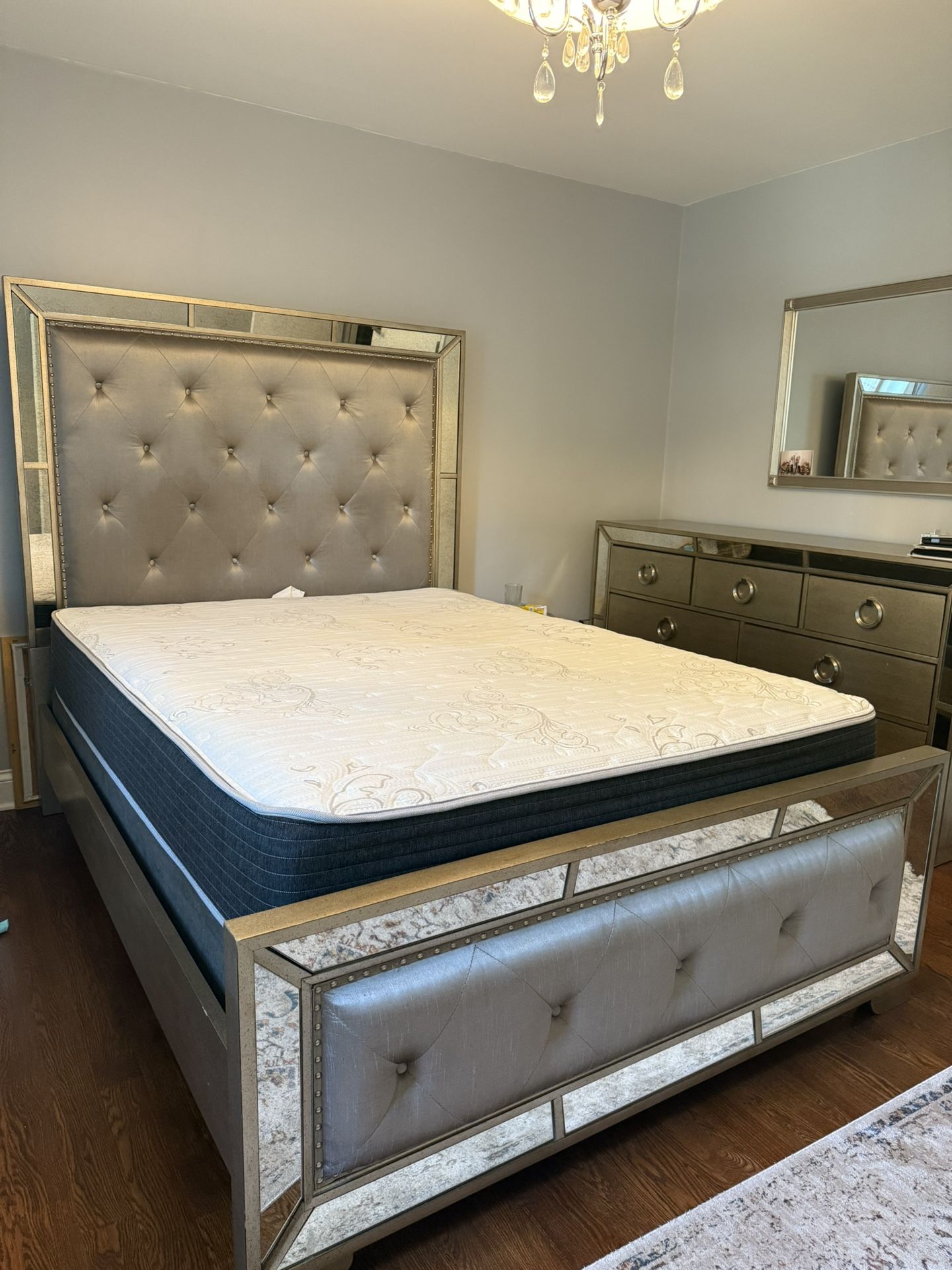 Macy’s Queen Bedroom Set With Dresser And Nightstand