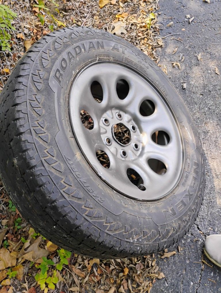 Nexen Roadian AT.17"