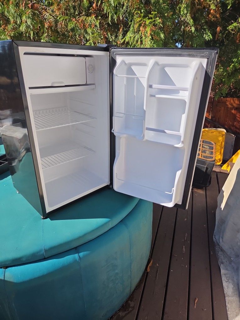 Magic Chef Mini Fridge