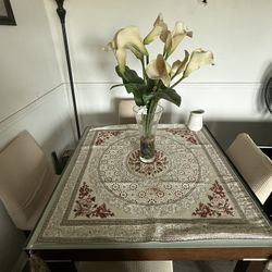 selling my adjustable dining table can fit 4,6 people in a good condition like a New !!