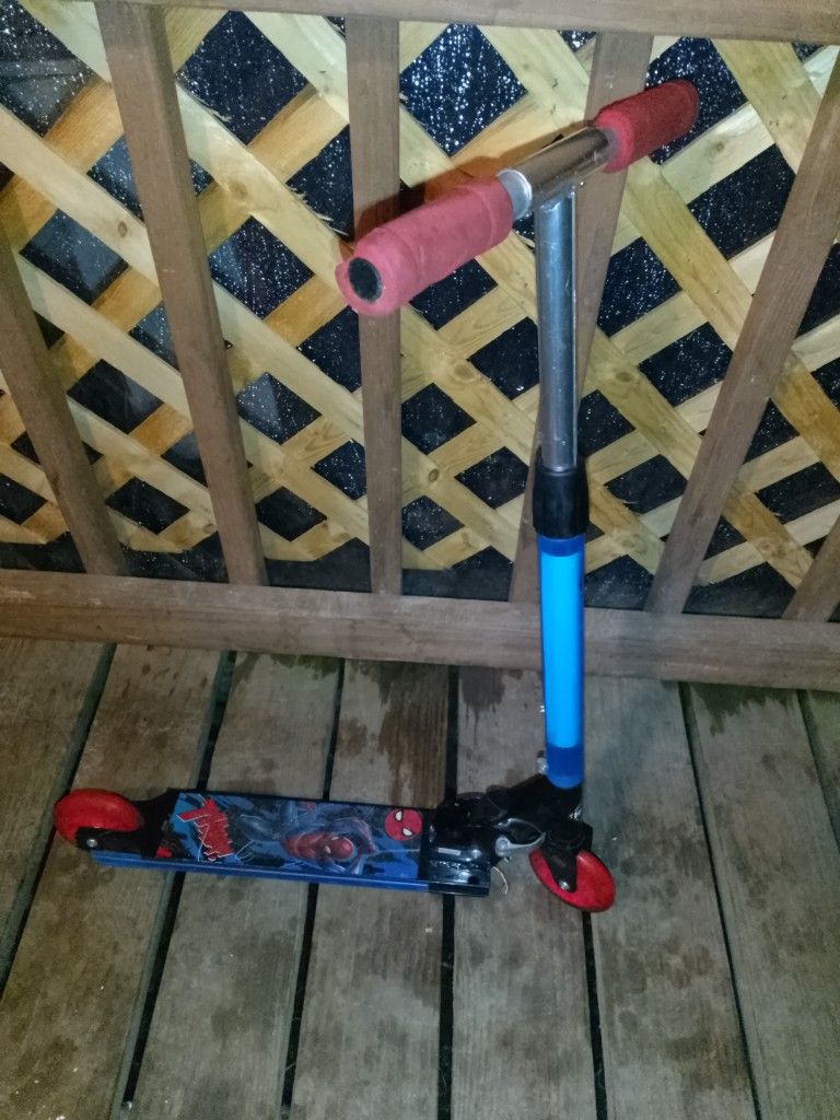 Huffy Marvel Spider-Man Inline Kick Scooter