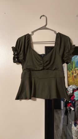 Women’s Medium Vibe Green top