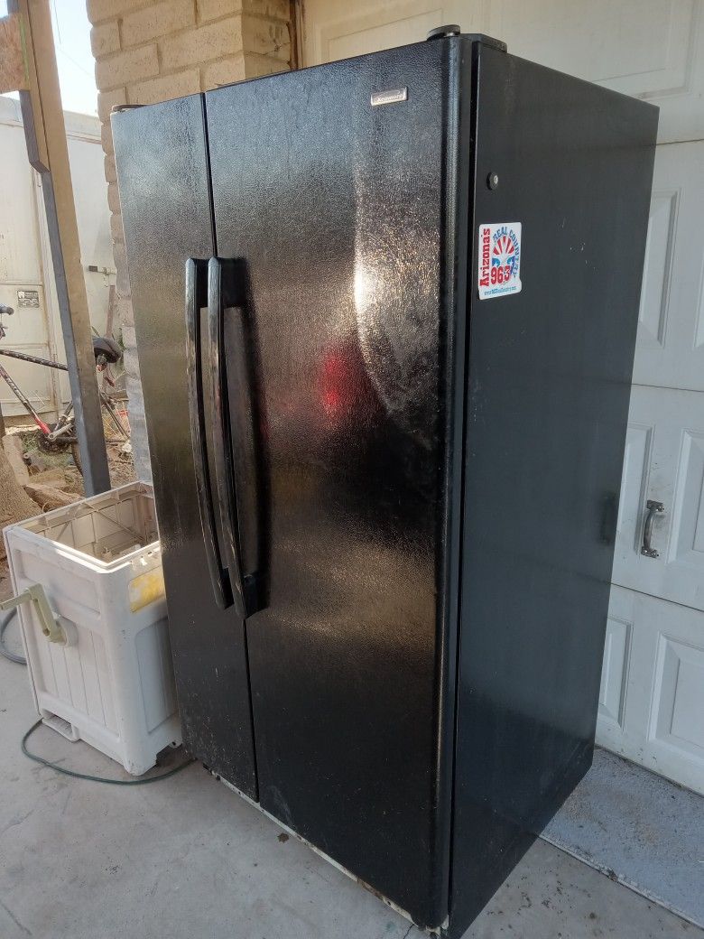 Kenmore 25-Cu.Ft. Non Dispensing Side by Side Refrigerator, Black (46-4117