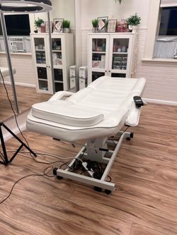 PMU - Tattoo - Lash Chair