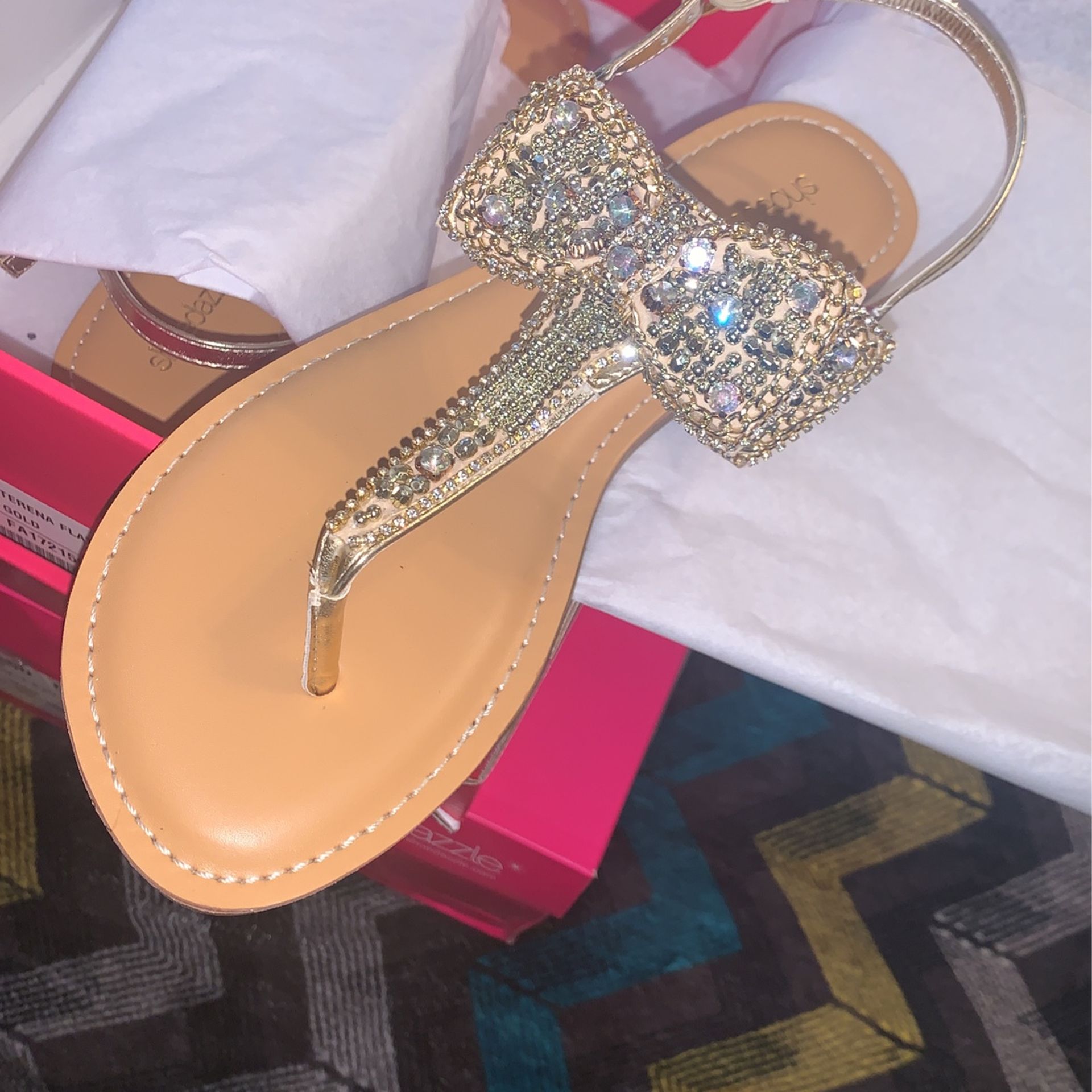 Womens BRANDNEW GOLD BOW FLAT SANDALS 5$