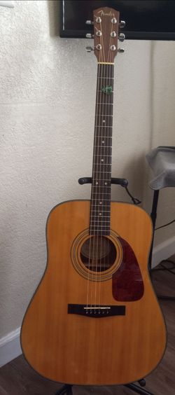 DG 21s nat. Mid 90s Fender acoustic guitar