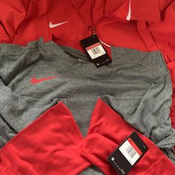 Brand New Men’s size Large Nike Jacket And Sweat Suit All Née With Tags Never Worn