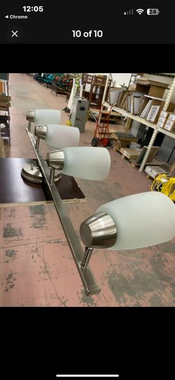 Brand New In Box Davis Lighting Track Lighting With Frosted Globes