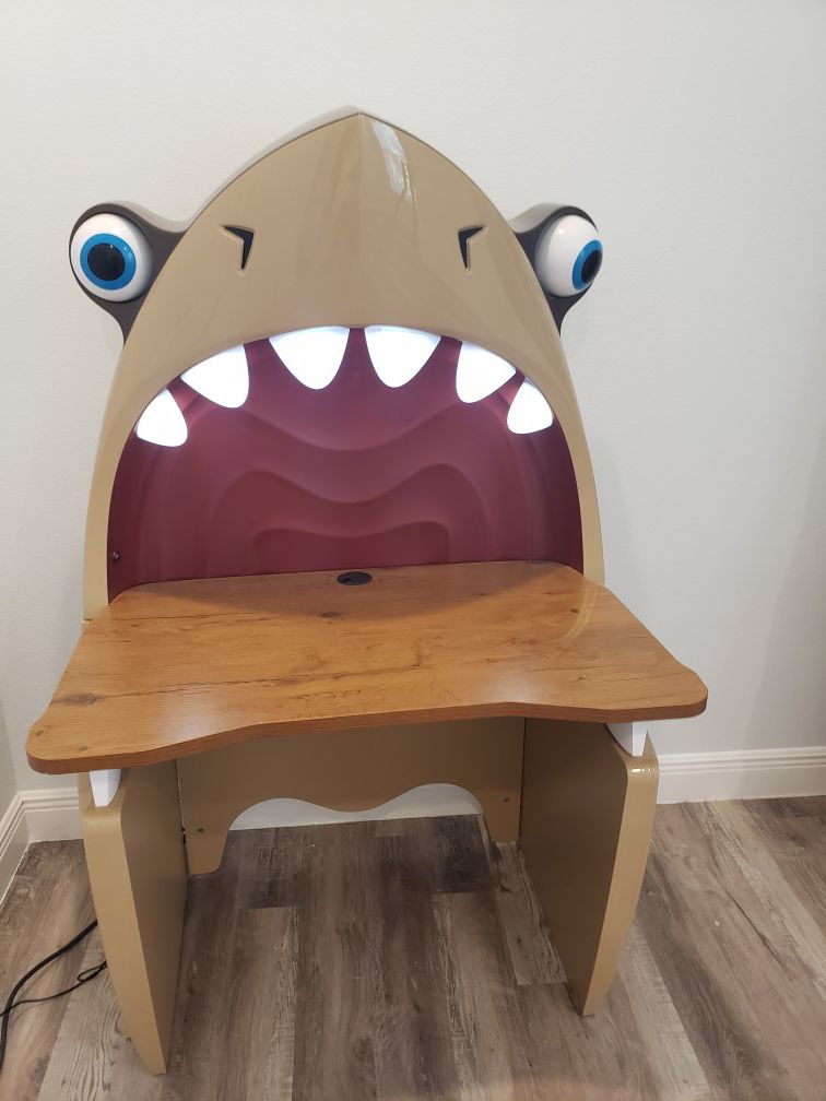 Cool kids shark desk teeth light up