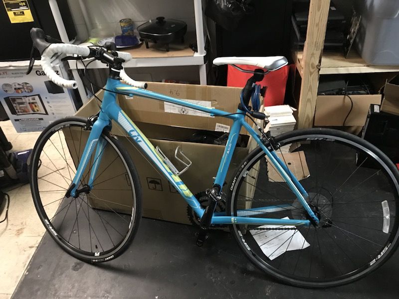 Giant liv M size bike