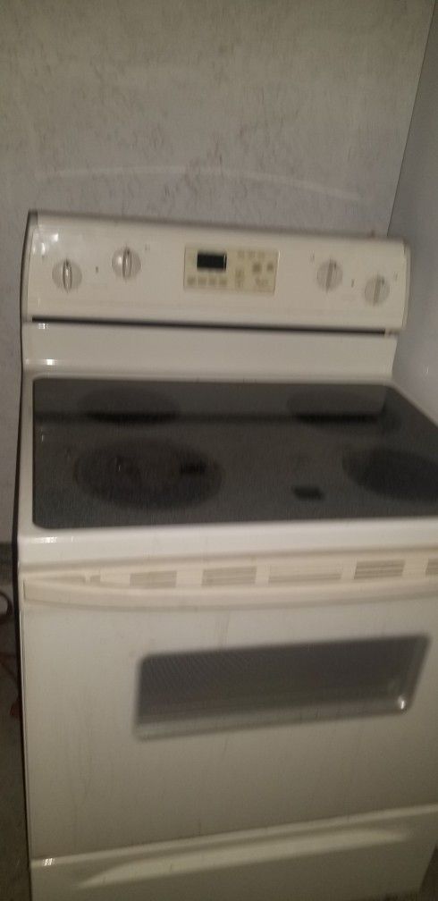 WHIRLPOOL ELECTRIC STOVE SELF CLEANING OVEN WORKS GREAT