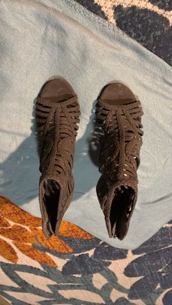 High heel sandals size 7