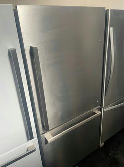 Hisense Stainless Steel Bottom Freezer Fridge LED Lighting