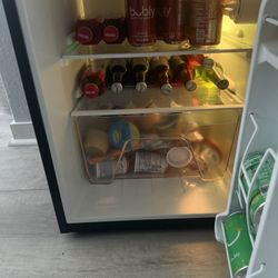  Mini Fridge 