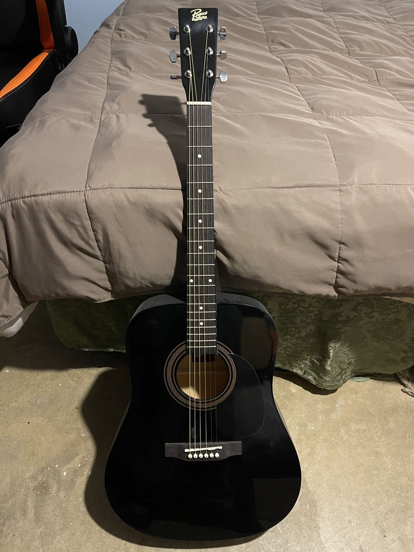 Rogue Acoustic Guitar Black - Like new