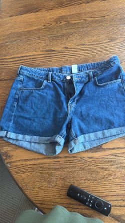 Women’s Classic H&M Medium Wash Denim Shorts with Rolled Cuff Sz 12
