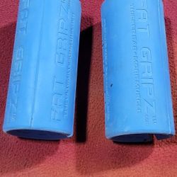 FAT GRIPS  
2 SETS AVAILABLE 
11525 S HALSTED DUNKIN DONUTS 
15$  EACH. SET.   CASH ONLY AS IS