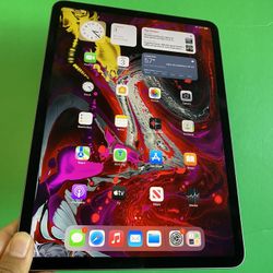 Apple IPad Pro 11” (Face ID/LiquidRetina /2018 model) 64GB with  Bluetooth keyboard & Accessories (Excellent condition) 
