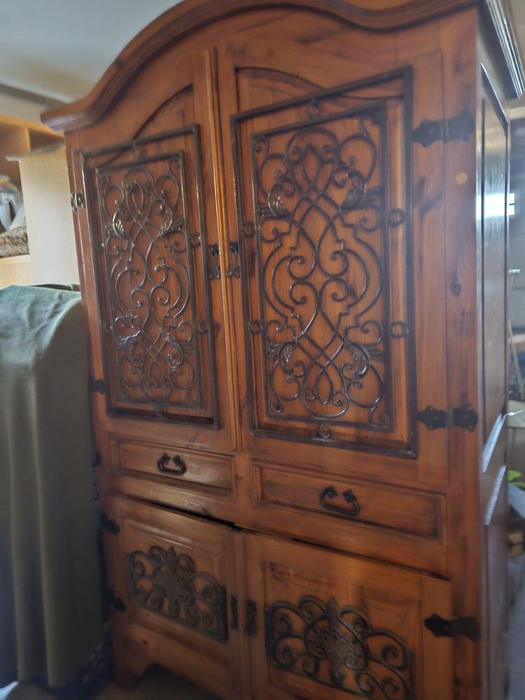 Armour/Bar Liquor Storage